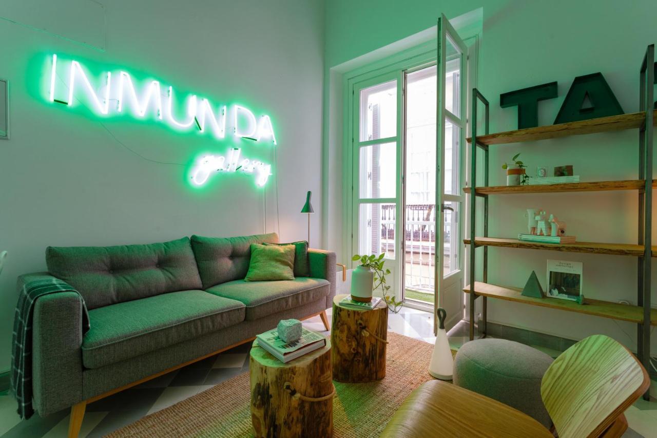 Apartment The Queen's Designer By Cadiz4rentals