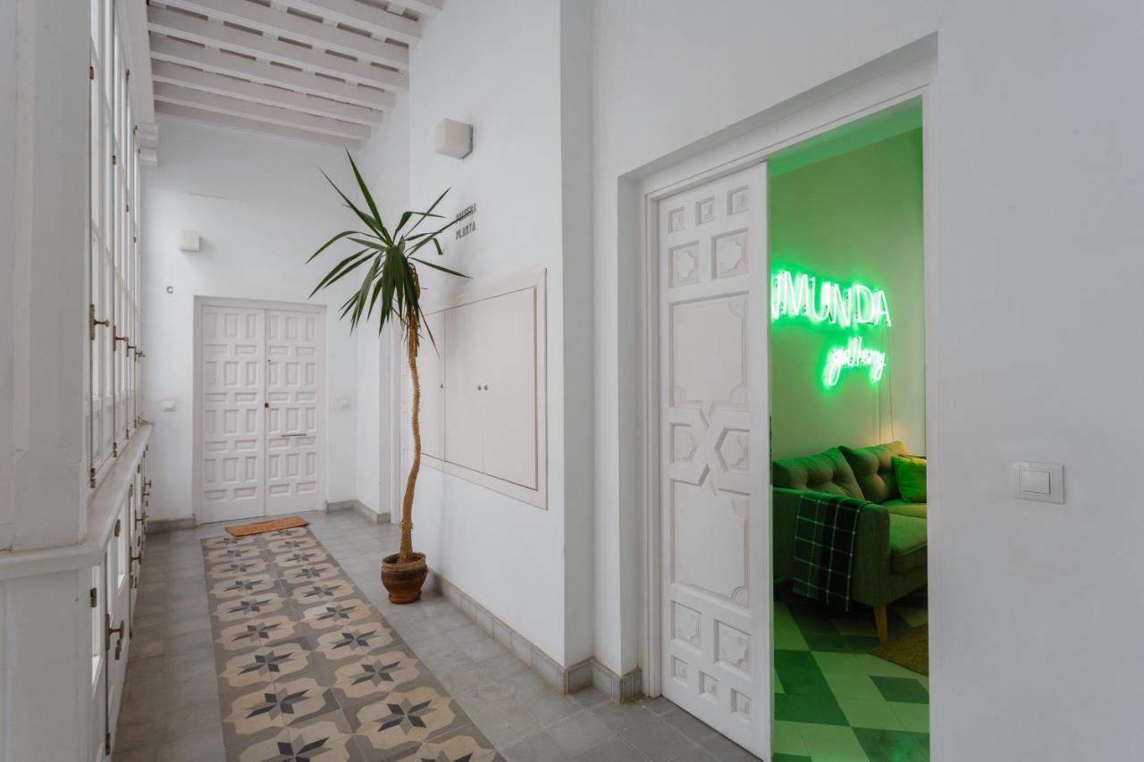 Apartment The Queen's Designer By Cadiz4rentals